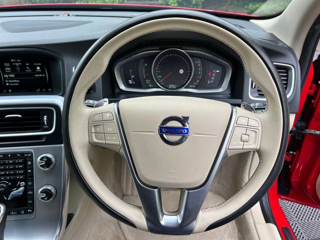 Image for 2016 Volvo V60 D4 2.0 D // 17" ALLOYS // ADAPTIVE CRUISE CONTROL // LEATHER POWERED & HEATED SEATS