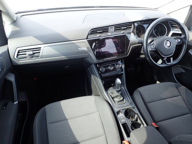 Image for 2018 Volkswagen Touran 7 SEATER=1.4 TSI COMFORTLINE PRO PLUS PETROL AUTOMATIC // REVERSING CAMERA // CRUISE CONTROL // LANE ASSIST // TOP SPEC // UPGRADED ALLOYS // FOGS // VW MATRIX LIGHTING // FULL PRIVACY PACK