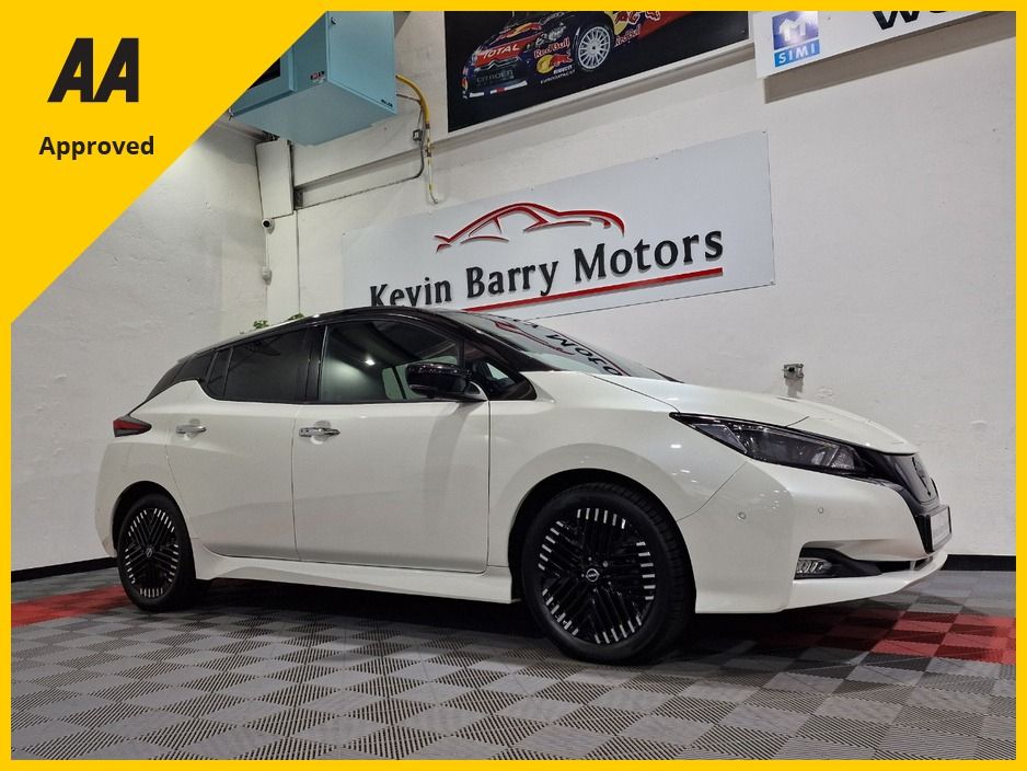 Image for 2023 Nissan Leaf EV TEKNA (40KW BATTERY) AUTOMATIC **TOP SPEC / APPLE CARPLAY / BLIND SPOT ASSIST / BOSE PREMIUM SOUND / HEATED F&R SEATS / HEATED STEERING WHEEL / SAT NAV / 360 DEGREE PARKING CAMERA**