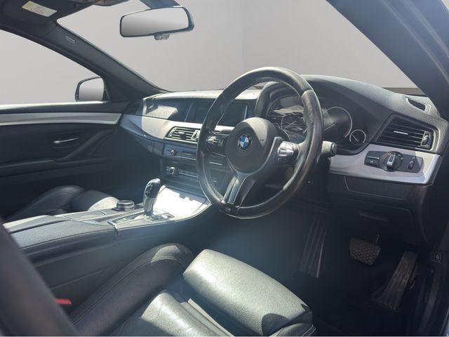 Image for 2016 BMW 5 Series 520d M SPORT AUTO * GREY MET / BLACK LEATHER * REVERSE CAMERA * SAT NAV * HEATED SEATS * 
