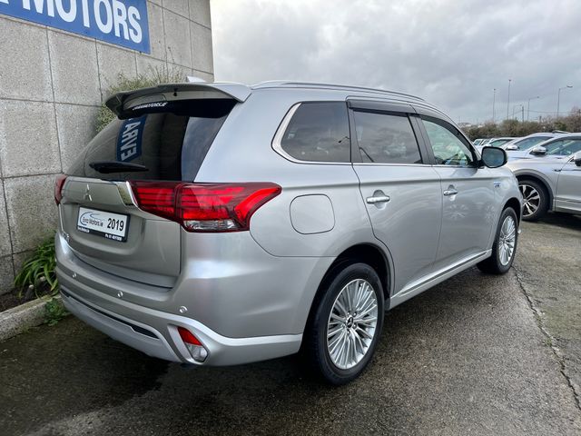 Image for 2019 Mitsubishi Outlander G PLUS AUTOMATIC 2.4 PETROL PLUG IN HYBRID //LOW MILES//KEYLESS ENTRY//REVERSE CAMERA//HEATED SEATS AND STEERING WHEEL//ADAPTIVE CRUISE CONTROL//
