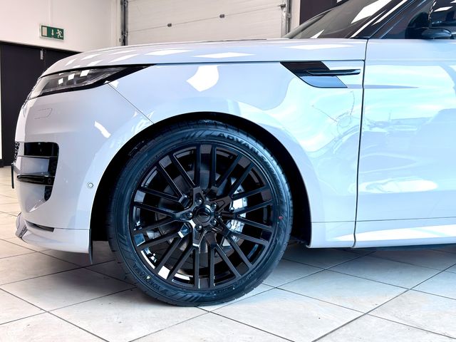 Image for 2025 Land Rover Range Rover Sport DYNAMIC SE