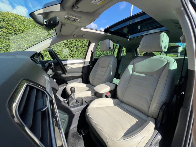 Image for 2017 Volkswagen Tiguan R-LINE 2.0 TDI // OPENING PAN ROOF // ADAPTIVE CRUISE CONTROL // LEATHER HEATED SEATS