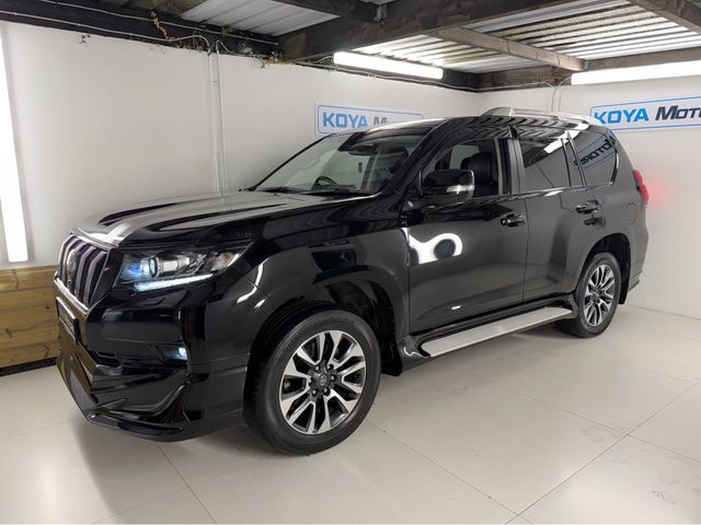 Image for 2022 Toyota Landcruiser 2.8 D-4D TZG BLACK EDITION AUTOMATIC 7 SEATER // MASSIVE SPEC FULLY LOADED // AIR SUSPENSION // PANORAMIC ROOF // HEATED/COOLED BLACK LEATHER // UPGRADED SPORT ALLOYS // STUNNING JEEP THROUGHOUT