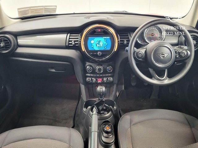 Image for 2021 Mini Cooper 5-Door Cooper Classic