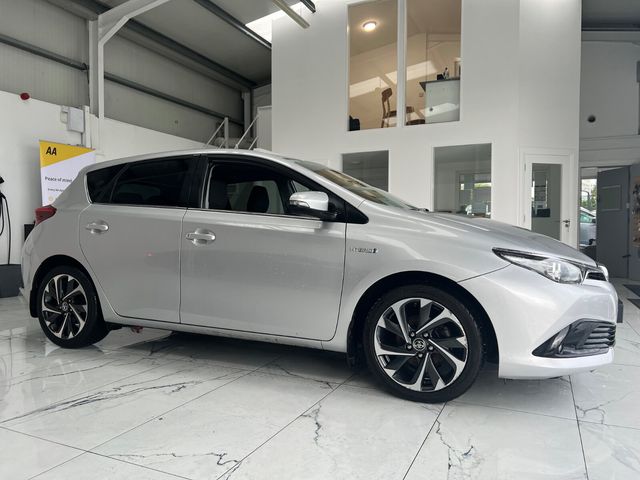 Image for 2016 Toyota Auris Hybrid Sol