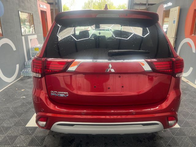 Image for 2019 Mitsubishi Outlander 2019 MITSUBISHI OUTLANDER 4WD PHEV G 2.4 HYBRID / 79k KMs / ELETRIC AND HEATED SEATS /REVERSE CAMERA / ADAPTIVE CRUISE & MORE