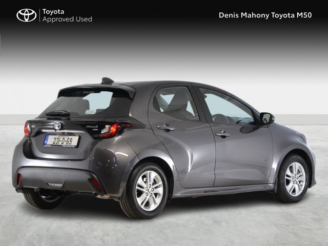 Image for 2023 Toyota Yaris Hybrid Luna