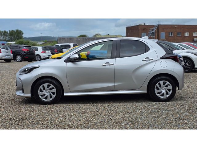 Image for 2022 Toyota Yaris Hybrid 