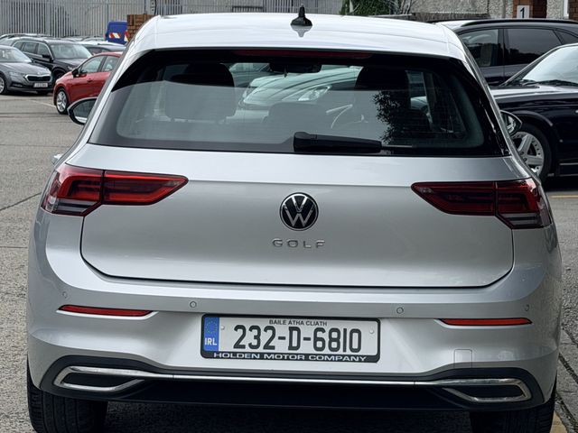 Image for 2023 Volkswagen Golf Style 2.0 TDI. WIRELESS PHONE CHARGER