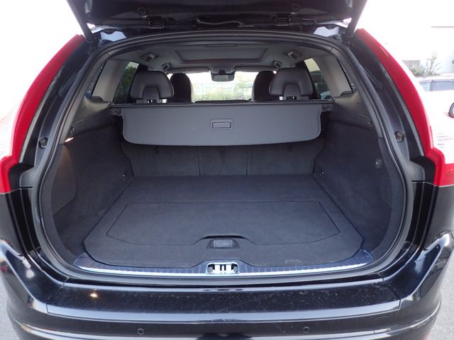 Image for 2017 Volvo XC60 **TINY KMS**2.0 D4 SE LUXURY PREMIUM DIESEL AUTOMATIC **PAN ROOF** // TOP SPEC // FULL ELECTRIC HEATED LEATHER // CRUISE CONTROL // ELECTRIC TAILGATE // REVERSING CAMERA // AA APPROVED DEALER 2026