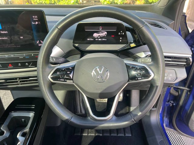 Image for 2022 Volkswagen ID.5 PRO TECH 77KWH // PANORAMIC SUNROOF // HEADS-UP DISPLAY // DIAMOND CUT ALLOYS