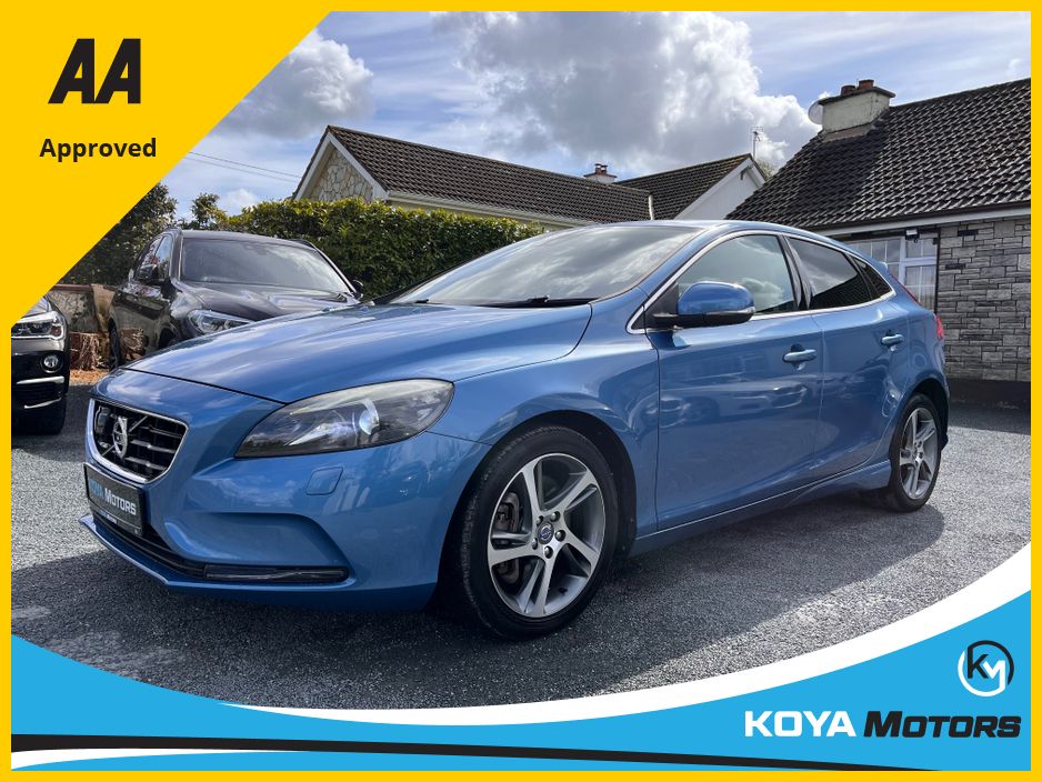 Image for 2016 Volvo V40 2.0 D4 SE LUXURY DIESEL AUTO // MASSIVE SPEC // FULL LEATHER ELECTRIC SEATS // REVERSING CAMERA // CRUISE CONTROL // LANE ASSIST // COLLISION WARNING SYSTEM