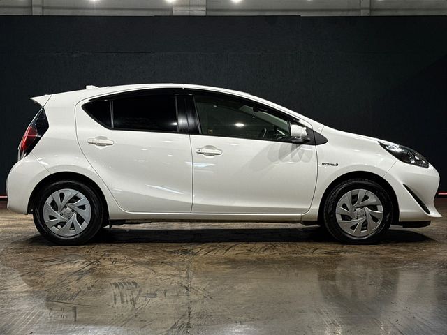Image for 2019 Toyota Aqua 1.5 AUTO HYBRID - HEATING/ AC CONTROLS - BLUETOOTH AUDIO
