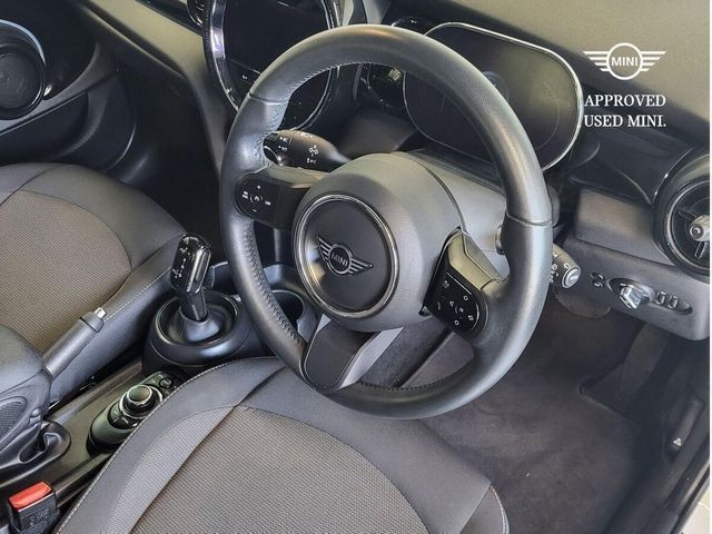 Image for 2024 Mini Cooper 5-Door Cooper Classic