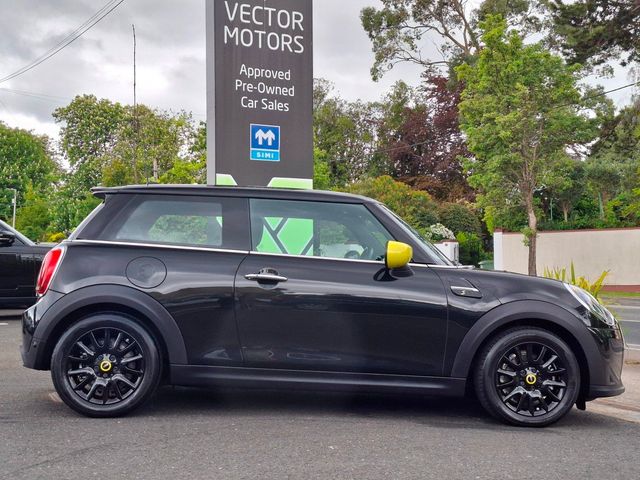 Image for 2023 Mini Cooper ELECTRIC LEVEL 2 HALF LEATHER SEATS