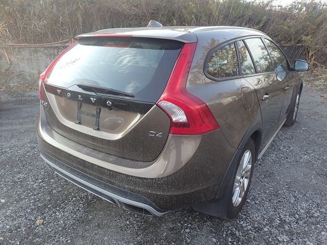 Image for 2016 Volvo V60 2.0 D4 CROSS COUNTRY DIESEL 190 BHP AUTOMATIC // FULL LEATHER ELECTRIC SEATS // REVERSING CAMERA // CRUISE CONTROL // LANE ASSIST // COLLISION WARNING SYSTEM // LOW KMS // AA APPROVED DEALER 2026