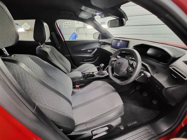 Image for 2025 Peugeot 2008 1.2 Puretech 100bhp Allure