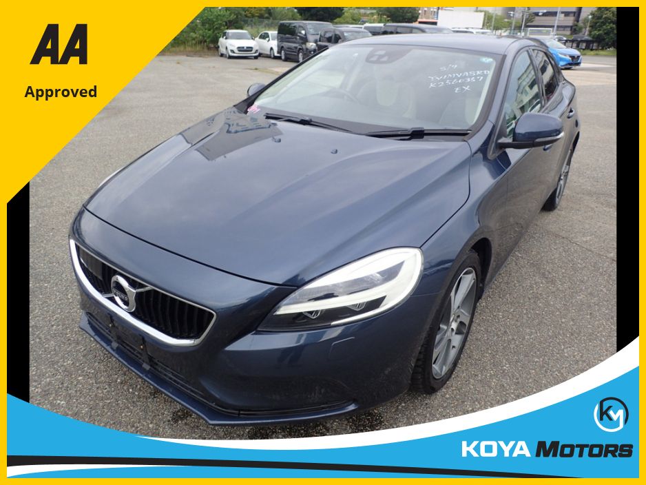 Image for 2019 Volvo V40 2.0 D4 SE LUXURY PLUS DIESEL AUTOMATIC // MASSIVE SPEC // HALF HEATED LEATHER // REVERSING CAMERA // CRUISE CONTROL // LANE ASSIST // COLLISION WARNING SYSTEM // UPGRADED SPORT ALLOYS