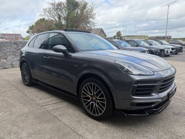 Image for 2023 Porsche Cayenne CAYENNE ESTATE E-HYBRID 5DR TIPTRONIC S 519 BHP