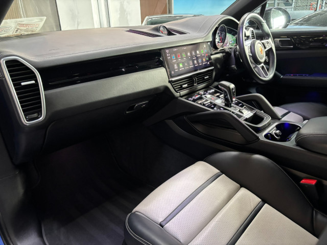 Image for 2023 Porsche Cayenne Coupe 3.0 V6 e-hybrid 