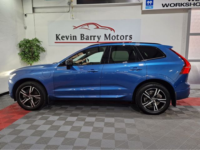 Image for 2021 Volvo XC60 T6 RECHARGE R DESIGN (PAN ROOF) AWD 340BHP AUTOMATIC **TINY MILEAGE / APPLE CARPLAY & ANDROID AUTO / CRUISE CONTROL / ELECTRIC BOOTLID / HEATED FRONT & REAR SEATS / HEATED SWHEEL / REVERSE CAMERA**
