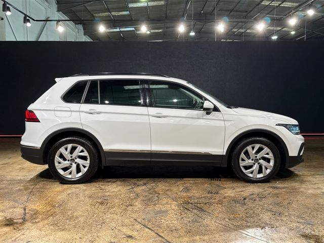 Image for 2023 Volkswagen Tiguan 2.0 TDI - ALLOY WHEELS - MULTI FUNCTION STEERING WHEEL - CRUISE CONTROL - HEATING / AC CONTROLS - PARK DISTANCE CONTROL 