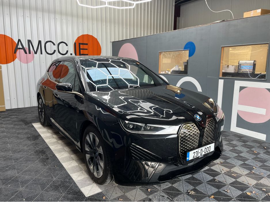 Image for 2023 BMW iX €44950 2023 BMW IX XDRIVE 40 LOUNGE PACKAGE 4WD AUTOMATIC / CRUISE CONTROL / 360° CAMERA / ELECTRIC MEMORY & HEATED SEATS / AMBIENT LIGHTS / DIGITAL SUNROOF / APPLE CARPLAY AND MORE