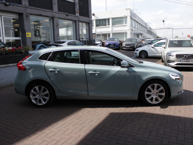 Image for 2017 Volvo V40 D4 INSCRIPTION 5DR HATCHBACK AUTOMATIC // WITH ONLY 94, 000 KM'S // BUY WITH CONFIDENCE AA AND SIMI APPROVED DEALER 2026 // FINANCE ARRANGED // ALL TRADE INS WELCOME //
