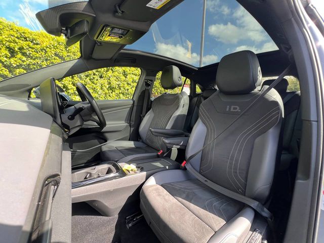 Image for 2023 Volkswagen ID.5 PRO TECH 77KWH LONG RANGE ** BIG SPEC ** // HEADS-UP DISPLAY // PANORAMIC SUNROOF // 360 PARKING CAMERAS