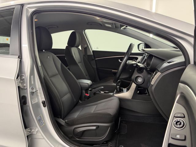 Image for 2016 Hyundai i30 **SE NAV MODEL*MULTI SERVICE HISTORY **TOUCHSCREEN RADIO **CRUISE CONTROL **REVRSING SENSORS **MULTIPLE STEERING MODES **MULTI FUNCTION STEERING WHEEL **SAT NAV **AUTO START STOP **VOICE CONTROL **
