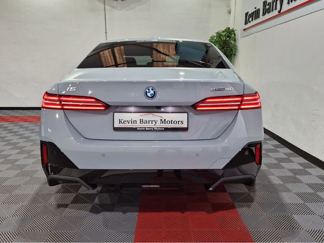 Image for 2023 BMW i5 EDRIVE40 M SPORT (84KWH BATTERY) AUTOMATIC **ONE OWNER / APPLE CARPLAY / CRUISE CONTROL / HARMAN KARDON SOUND / HEATED FRONT SEATS / REVERSE CAMERA / WIRELESS PHONE CHARGING / BMW WARRANTY 12/2026**