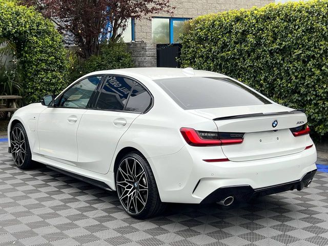 Image for 2021 BMW 3 Series 330e M-SPORT COMPETITION 2.0 HYBRID // FULL SERVICE HISTORY // HEATED M-SPORT SEATS // AMBIENT LIGHTING PACK