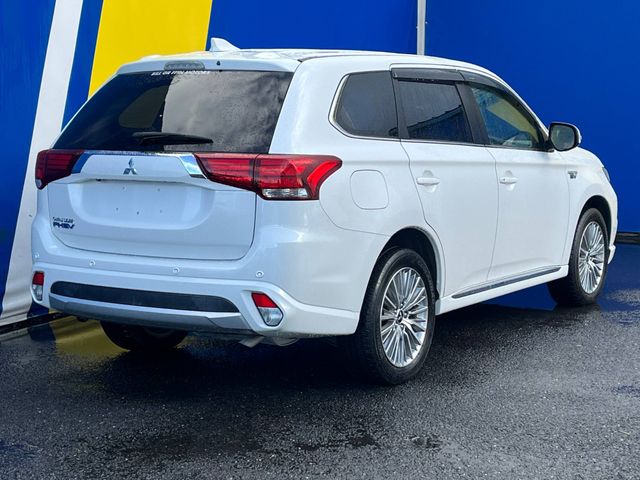 Image for 2018 Mitsubishi Outlander 4WD 2.0 PLUG-IN HYBRID AUTO // LEATHER/ALCANTARA HEATED SEATS // ADAPTIVE CRUISE CONTROL // 18” DIAMOND CUT ALLOYS