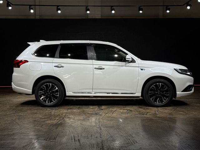 Image for 2018 Mitsubishi Outlander PHEV PLUG IN HYBRID SUV - BLACK HALF LEATHER - FACTORY ALLOYS