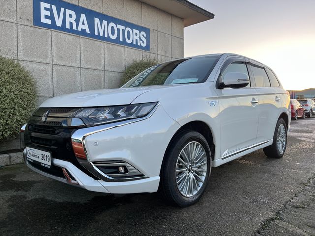 Image for 2019 Mitsubishi Outlander G 4WD AUTOMATIC PLUG-IN HYBRID 2.4 PETROL //LOW MILES//HIGH SPEC//HEATED SEATS AND STEERING WHEEL//BLIND SPOT WARNING//ADAPTIVE CRUISE CONTROL//