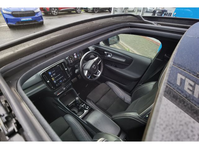 Image for 2020 Volvo XC40 1.5 RECHARGE T5 R-DESIGN PRO **SUNROOF + HARMON/KARDON** - FINANCE AVAILABLE - CALL US TODAY ON 01 492 6566 OR 087-092 5525