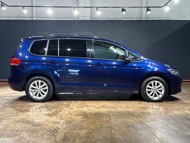 Image for 2017 Volkswagen Touran 1.4 TSI - COMFORTLINE - ALLOY WHEELS - 7 SEATER - REVERSE CAMERA - HEATING / AC CONTROLS 