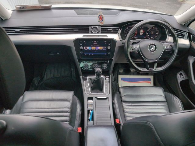 Image for 2019 Volkswagen Passat 2.0 TDI 150HP R Line M6F Leather Interior