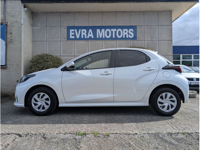 Image for 2023 Toyota Yaris X HYBRID AUTOMATIC 1.5 PETROL //KEYLESS ENTRY//REVERSE CAMERA//ADAPTIVE CRUISE CONTROL//
