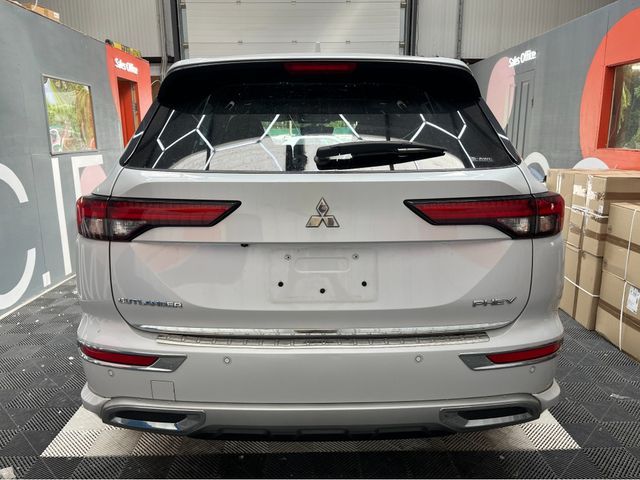 Image for 2022 Mitsubishi Outlander 2022 MITSUBISHI OUTLANDER PHEV P 2.4 AUTOMATIC / CRUIE CONTROL / 360° CAMERA / ELECTRIC MEMORY MASSAGING & HEATED SEATS / PADDLE SHIFTERS / PANORAMIC SUNROOF / HEATED STEERING WHEEL / 7 SEATS OPTION