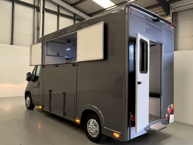 Image for 2015 Peugeot Boxer Stallion Fit Horse Box