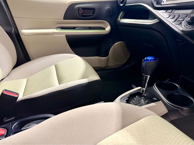 Image for 2014 Toyota Aqua Automatic hybrid 