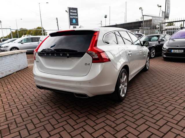 Image for 2018 Volvo V60 2.0D4 SE LUXURY DELUXE 5DR ESTATE AUTOMATIC // MINT CONDITION WITH ONLY 96, 000 KMS // BUY WITH CONFIDENCE AA AND SIMI APPROVED DEALER 2025 // FINANCE ARRANGED // ALL TRADE INS WELCOME // 