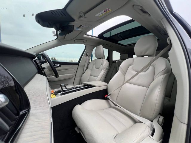 Image for 2023 Volvo XC60 T6 PLUS DARK AWD 2.0 HYBRID // OPENING PAN ROOF // LEATHER INTERIOR // 360 PARKING CAMERAS
