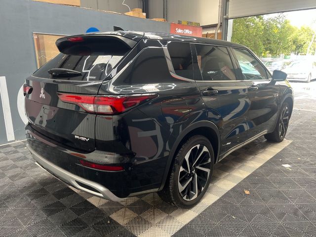 Image for 2024 Mitsubishi Outlander 2024 MITSUBISHI OUTLANDER PHEV P 4WD 2.4 AUTOMATIC 7KS KM / CRUISE CONTROL / PARKING CAMERA / ELECTRIC MEMORY & HEATED SEATS / PADDLE SHIFTERS / HEATED STEERING WHEEL / 7 SEATS OPTION AND MOR