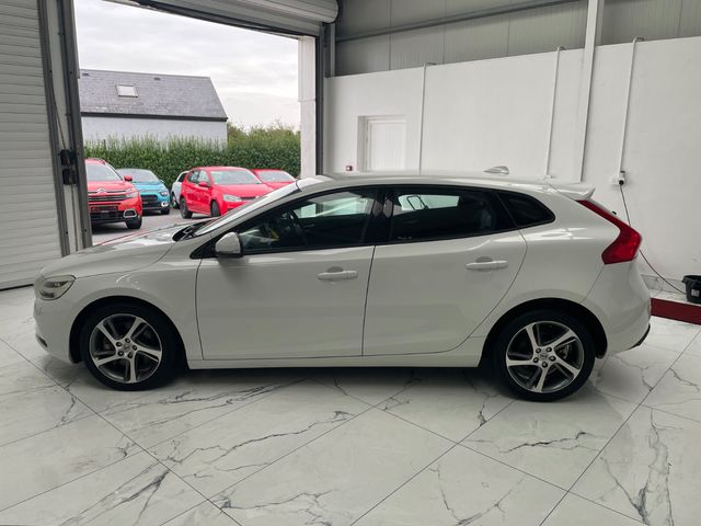 Image for 2017 Volvo V40 D2 (120hp) R-Design