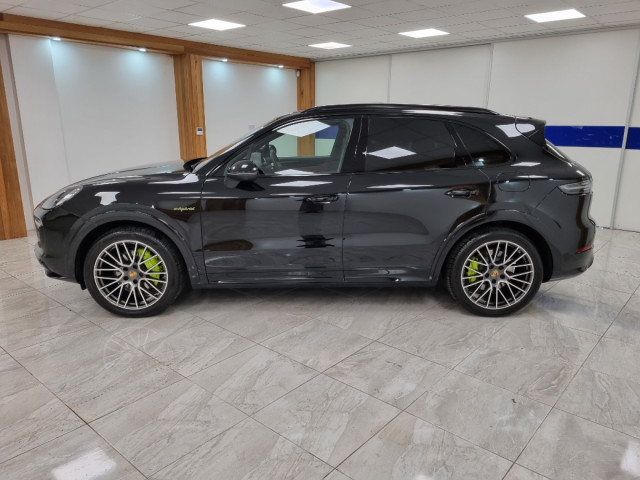 Image for 2023 Porsche Cayenne ENORMOUS SPEC