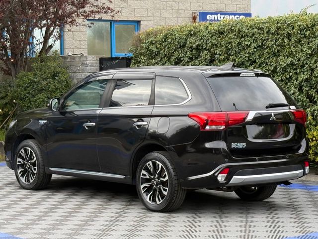 Image for 2018 Mitsubishi Outlander 4WD 2.0 HYBRID // LEATHER/ALCANTARA HEATED SEATS // REVERSE CAMERA // ADAPTIVE CRUISE CONTROL
