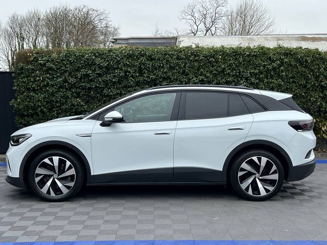 Image for 2021 Volkswagen ID.4 FAMILY 77KWH // PAN ROOF // APPLE CARPLAY/ANDROID AUTO // LEATHER/ALCANTARA HEATED SEATS